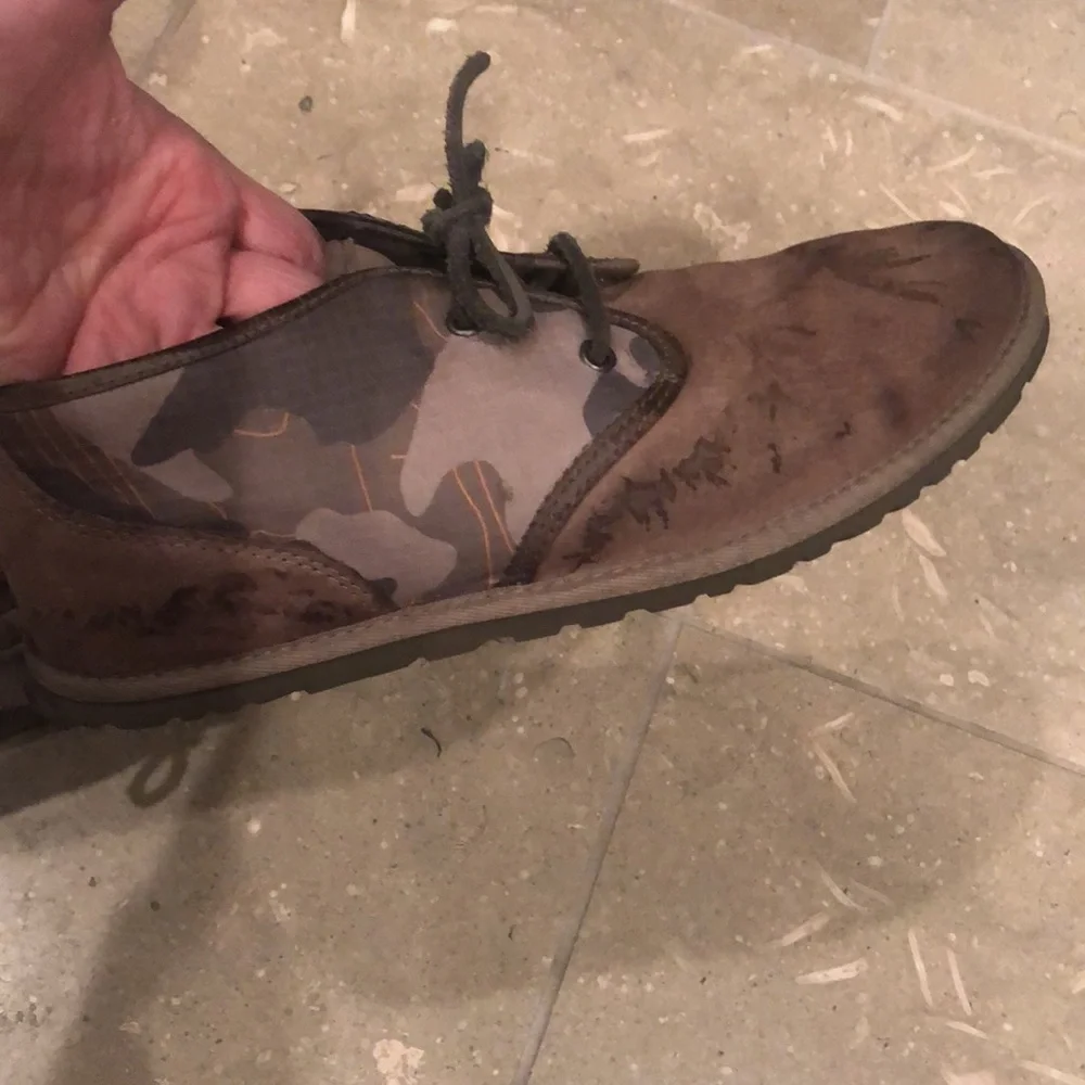 Ugg camouflage genuine leather & textile chukka boot, size 7